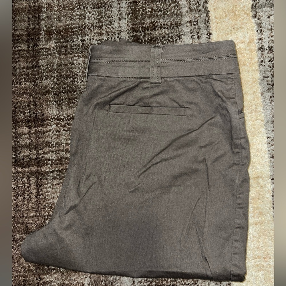 StudioWorks Capris - Picture 4 of 4
